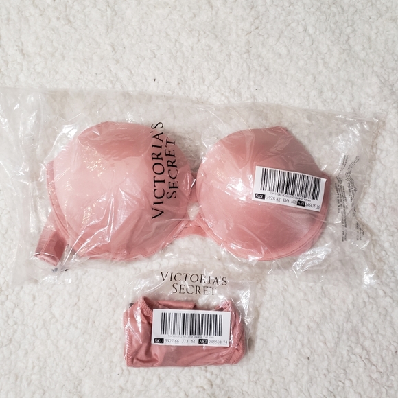 Victoria's Secret Very Sexy Push-up Bra & Matching Panties - Picture 15 of 15